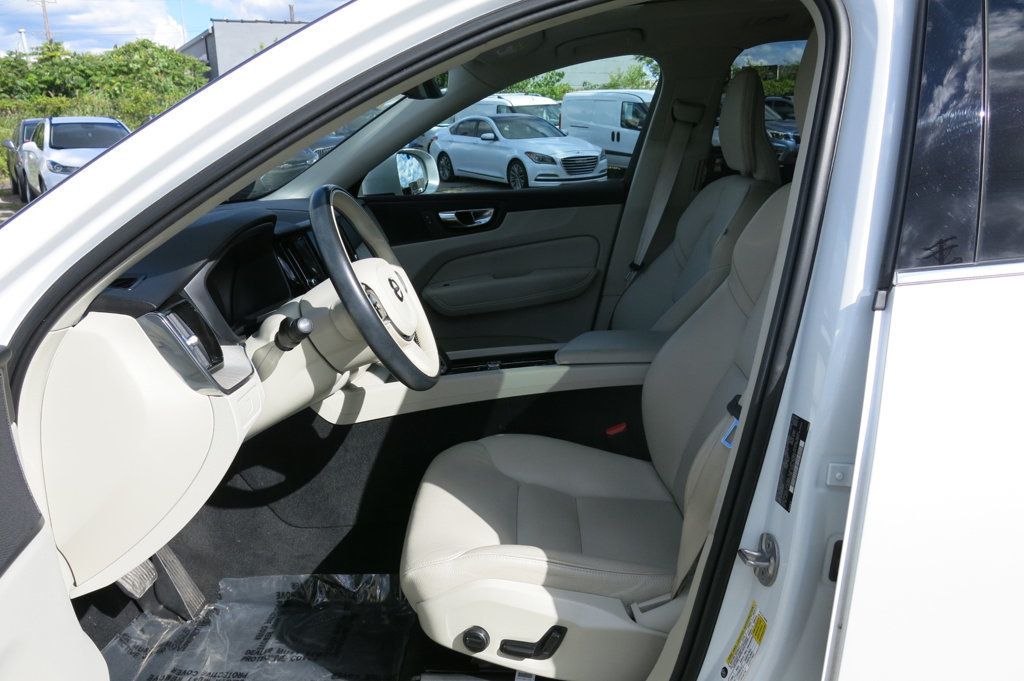 2023 Volvo XC60 B5 Plus photo 7