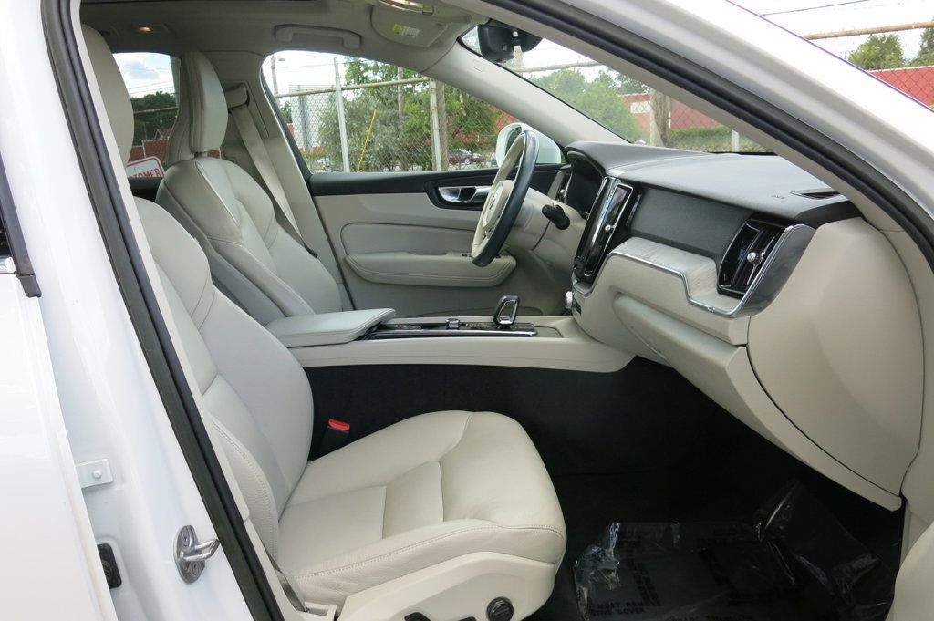 2023 Volvo XC60 B5 Plus photo 8