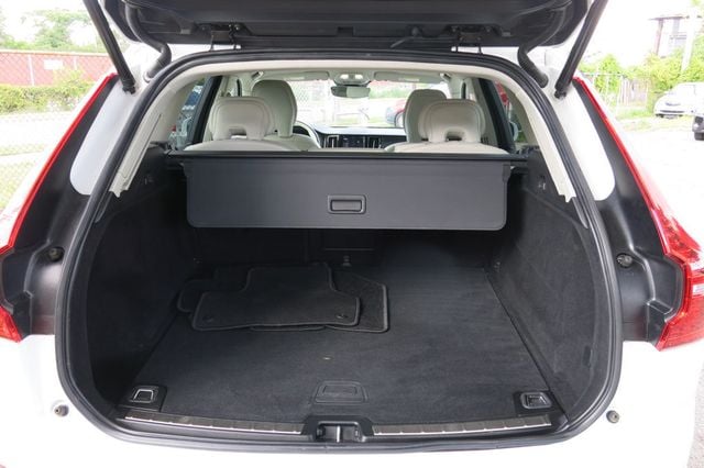 2023 Volvo XC60 B5 AWD Plus Bright Theme - 22907320 - 16