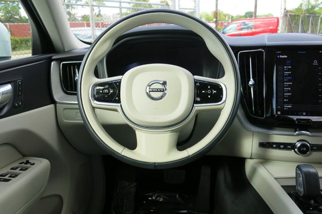 2023 Volvo XC60 B5 AWD Plus Bright Theme - 22907320 - 19