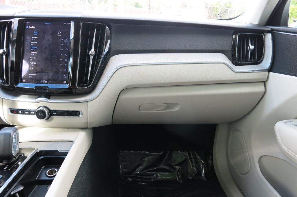 2023 Volvo XC60 B5 Plus photo 13