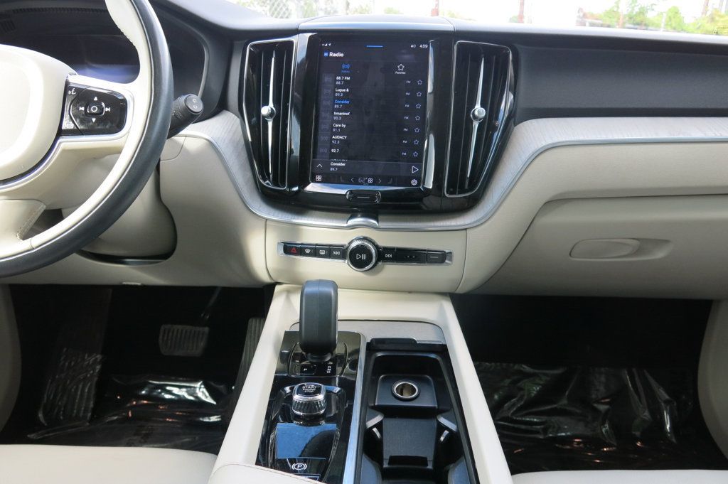 2023 Volvo XC60 B5 Plus photo 14