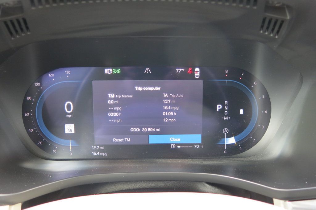 2023 Volvo XC60 B5 Plus photo 15