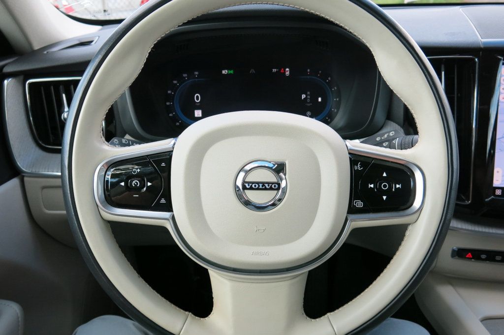 2023 Volvo XC60 B5 Plus photo 16
