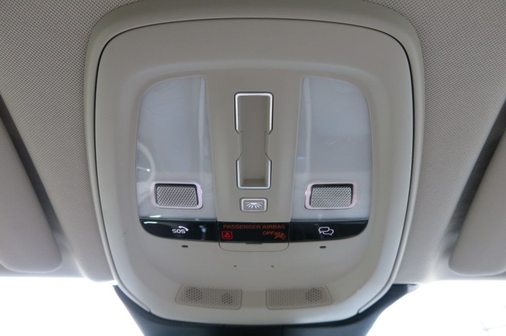 2023 Volvo XC60 B5 Plus photo 17