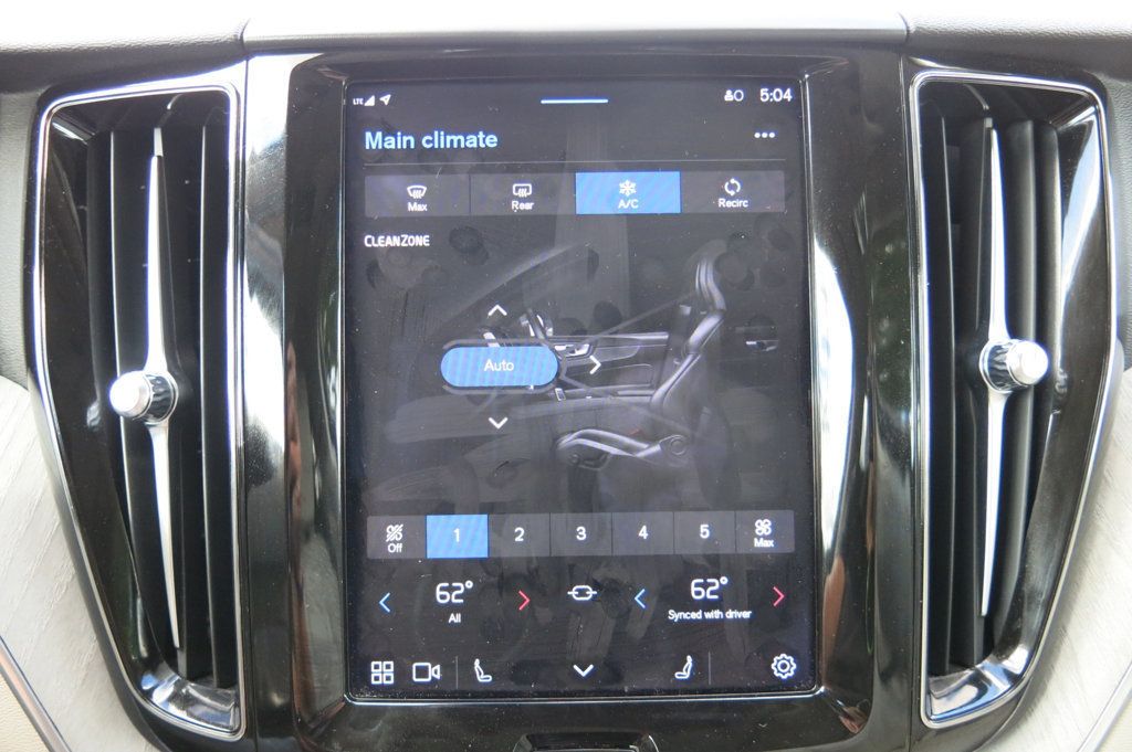 2023 Volvo XC60 B5 Plus photo 20
