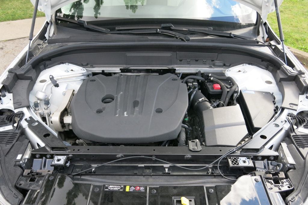 2023 Volvo XC60 B5 Plus photo 23