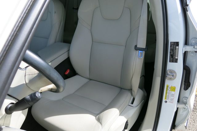 2023 Volvo XC60 B5 AWD Plus Bright Theme - 22907320 - 40