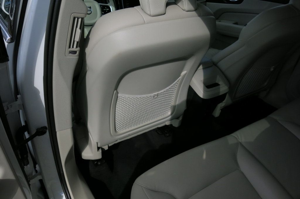 2023 Volvo XC60 B5 Plus photo 34