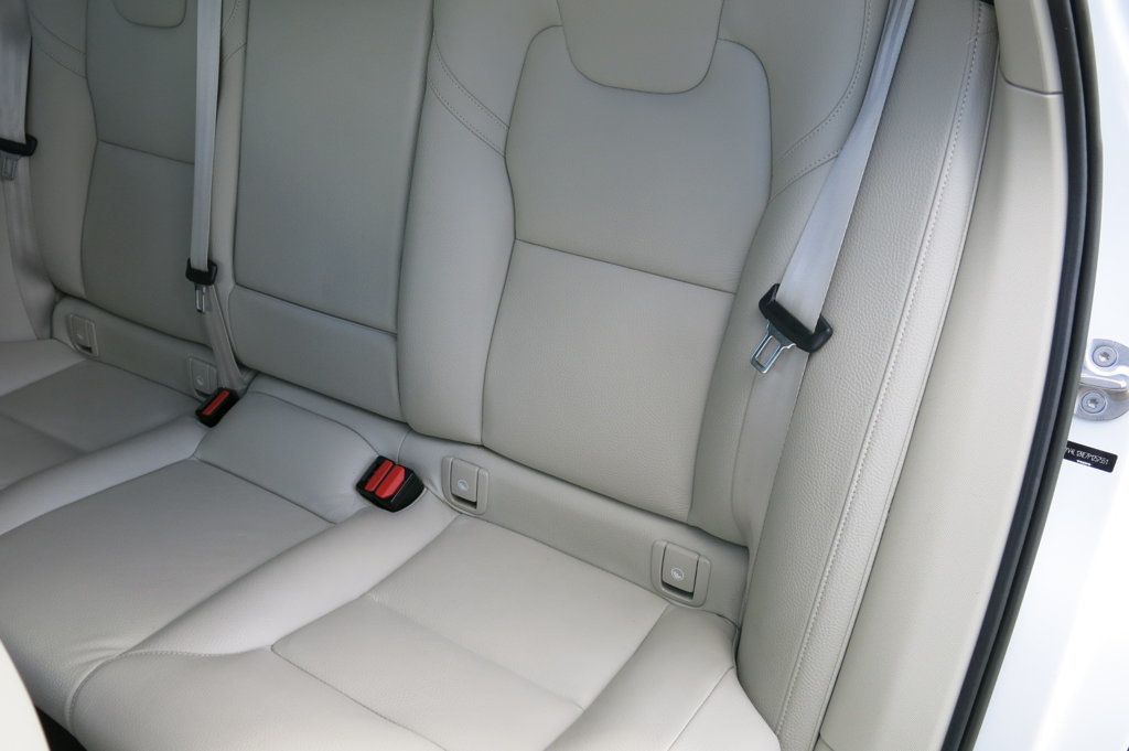 2023 Volvo XC60 B5 AWD Plus Bright Theme - 22907320 - 44