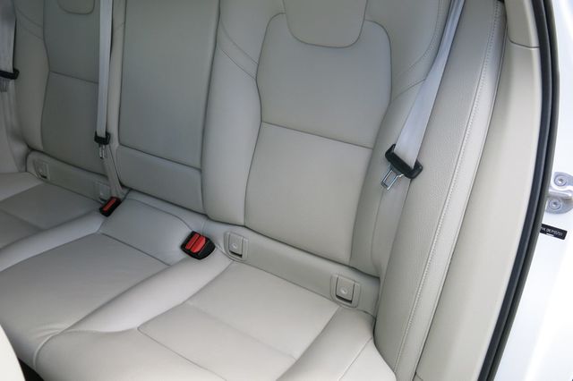 2023 Volvo XC60 B5 AWD Plus Bright Theme - 22907320 - 44