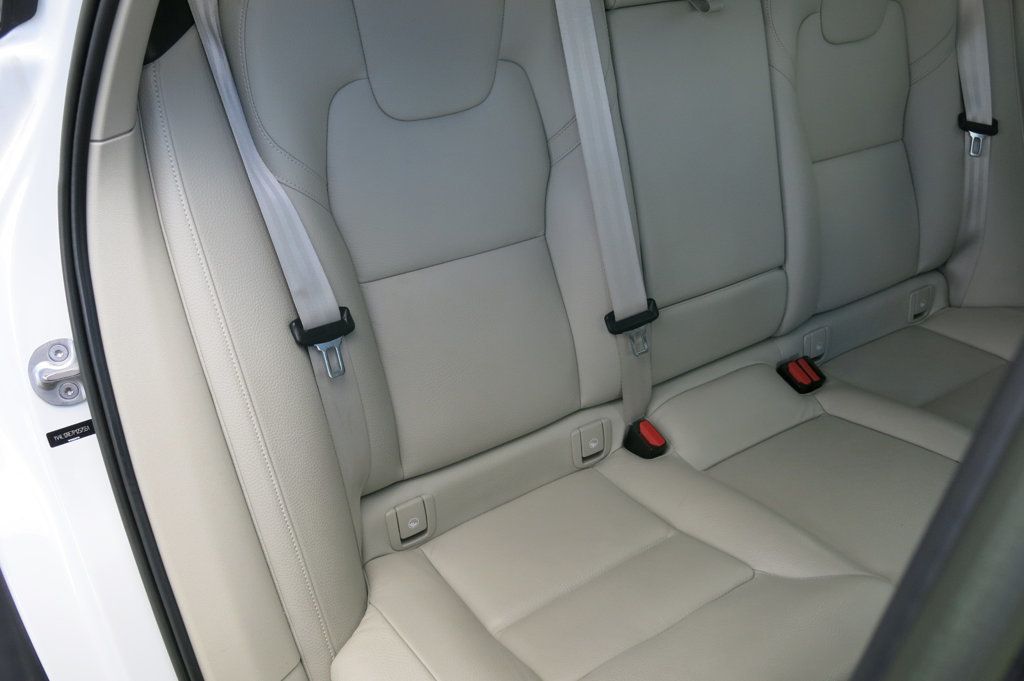 2023 Volvo XC60 B5 AWD Plus Bright Theme - 22907320 - 45
