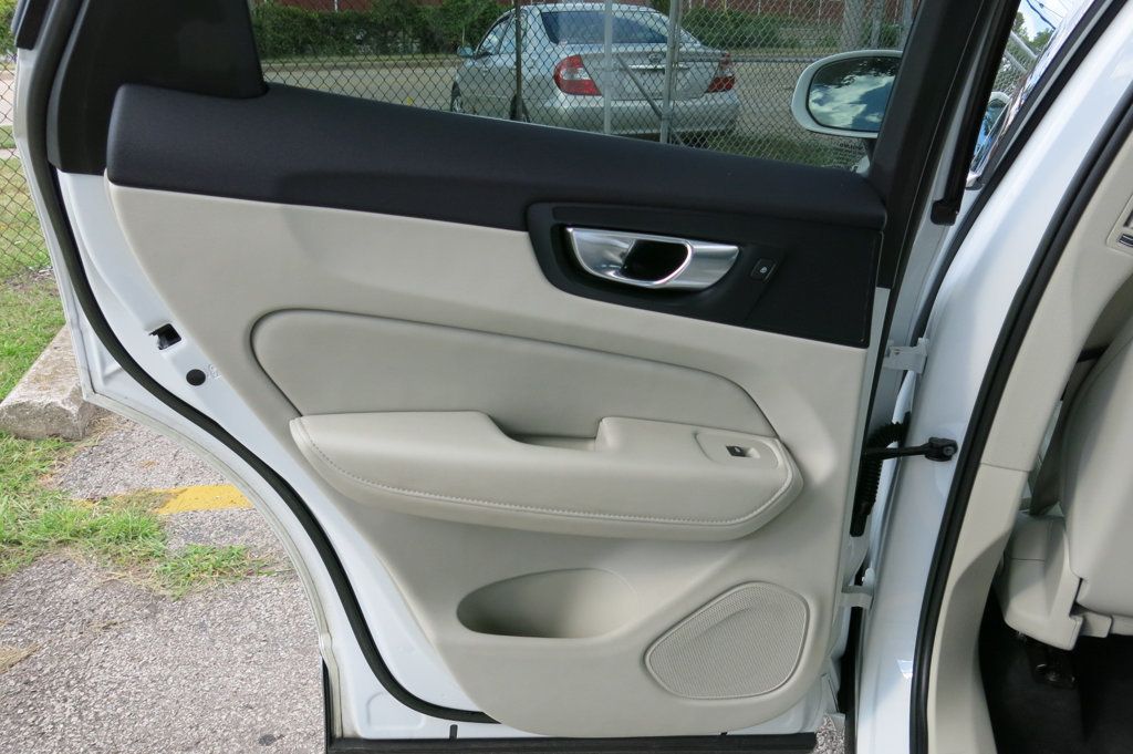 2023 Volvo XC60 B5 Plus photo 37