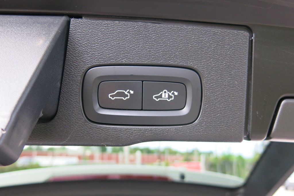 2023 Volvo XC60 B5 Plus photo 40