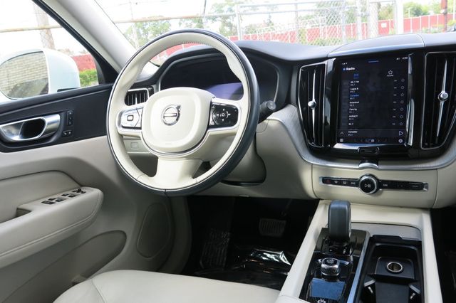 2023 Volvo XC60 B5 AWD Plus Bright Theme - 22907320 - 54