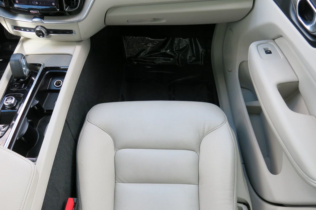 2023 Volvo XC60 B5 Plus photo 44