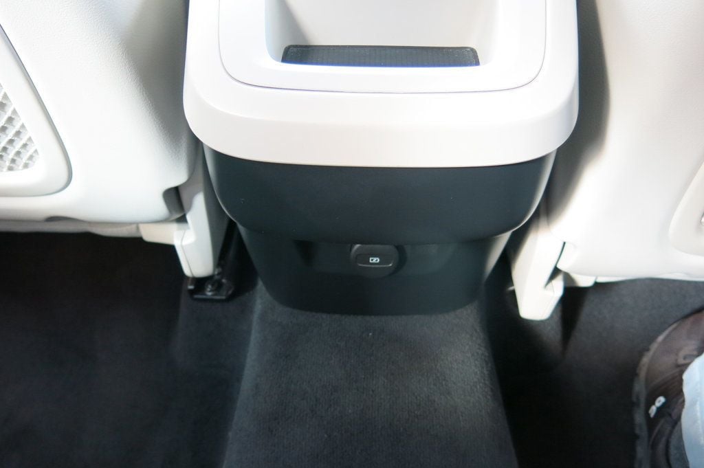 2023 Volvo XC60 B5 AWD Plus Bright Theme - 22907320 - 58