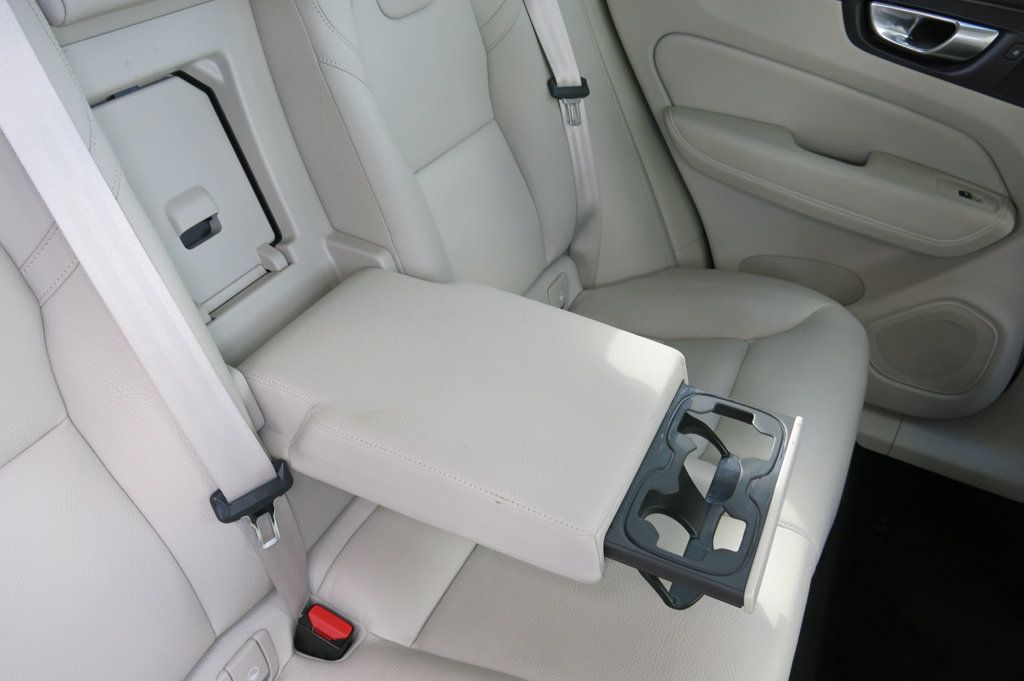 2023 Volvo XC60 B5 Plus photo 45