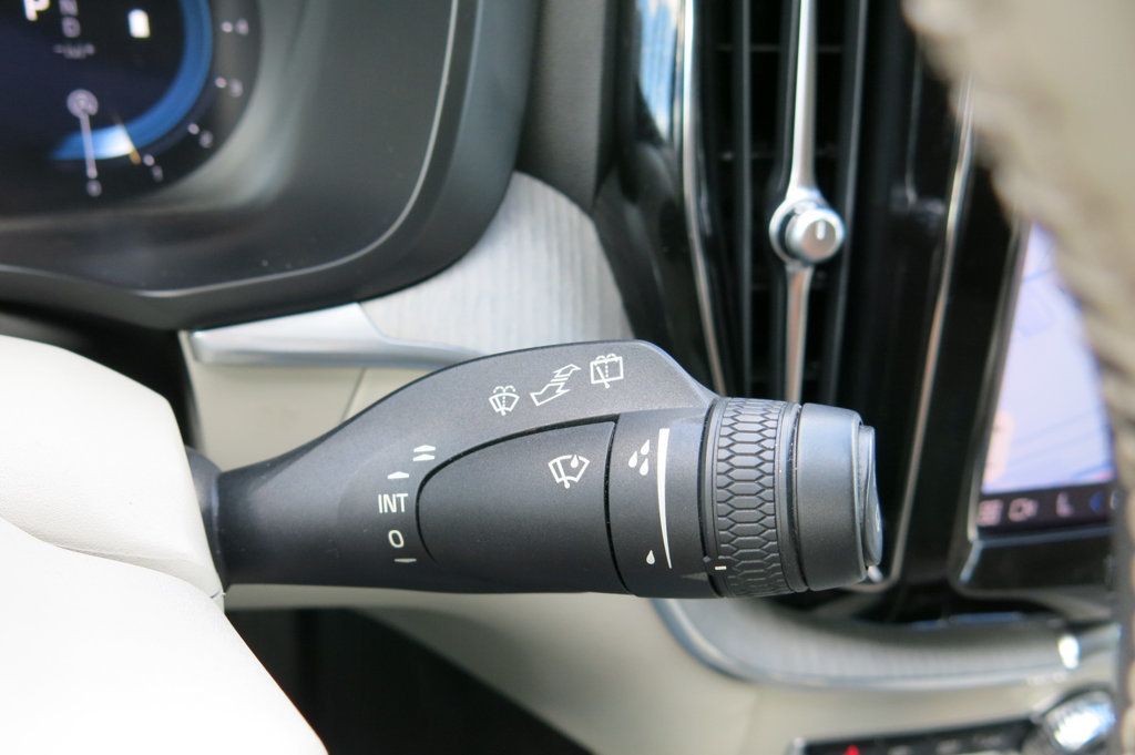 2023 Volvo XC60 B5 Plus photo 50