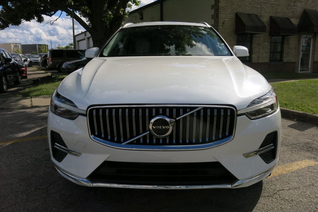 2023 Volvo XC60 B5 Plus photo 2