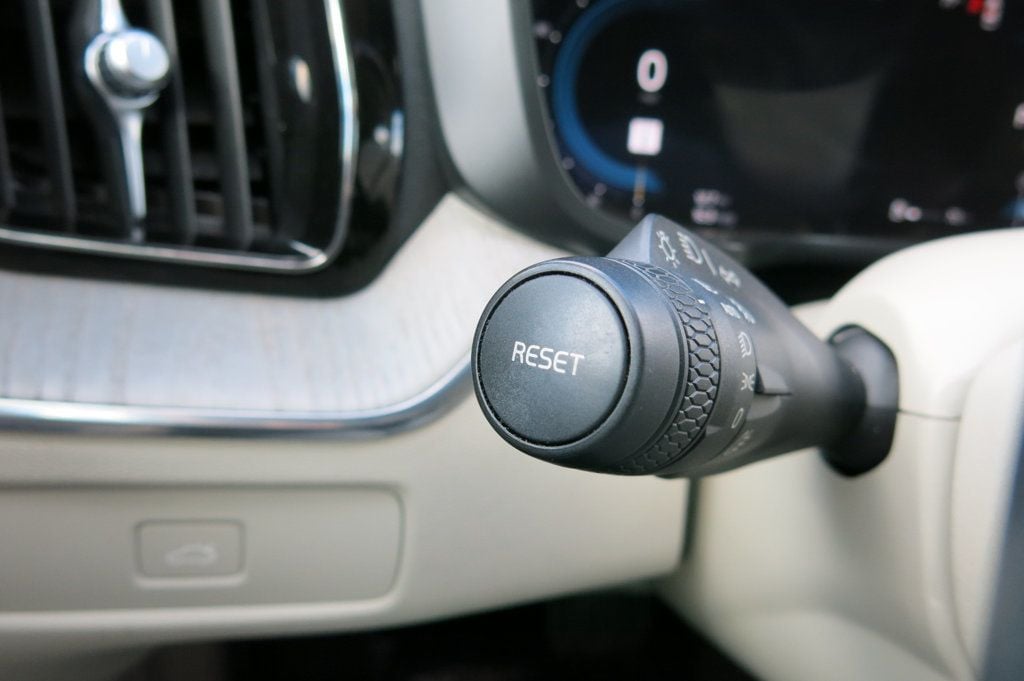 2023 Volvo XC60 B5 AWD Plus Bright Theme - 22907320 - 69