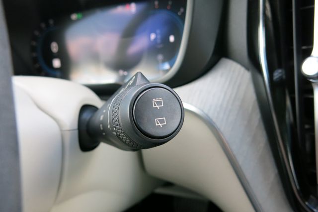 2023 Volvo XC60 B5 AWD Plus Bright Theme - 22907320 - 70