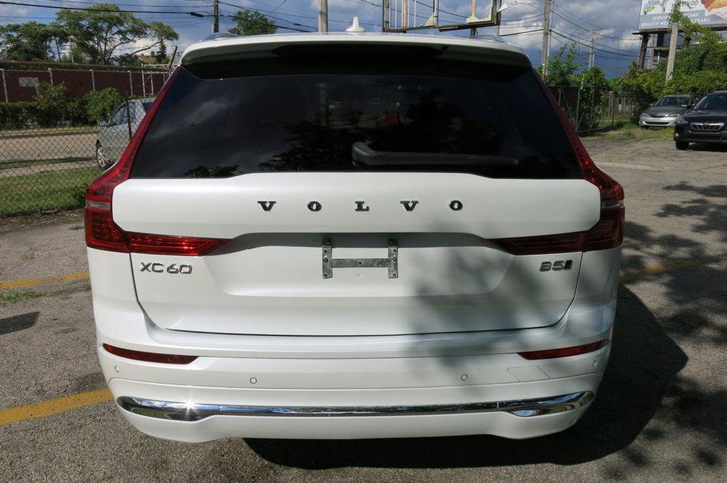 2023 Volvo XC60 B5 Plus photo 3