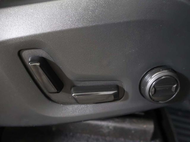 2023 Volvo XC60 B5 AWD Plus Bright Theme - 23037575 - 38
