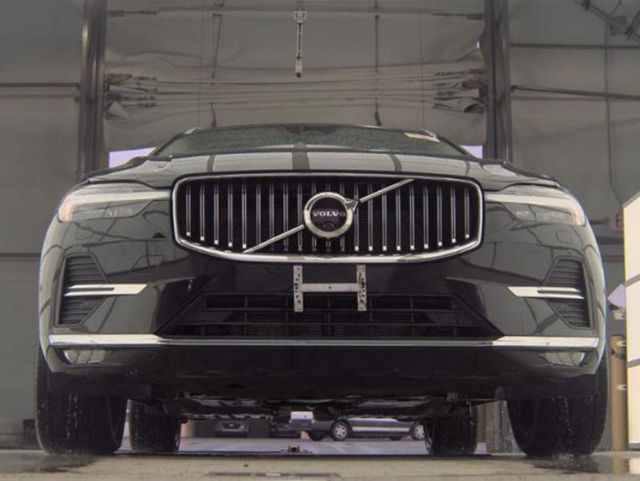 2023 Volvo XC60 B5 AWD Plus Bright Theme - 23037575 - 3