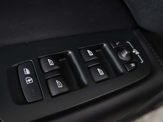 2023 Volvo XC60 B5 AWD Plus Bright Theme - 23037575 - 43