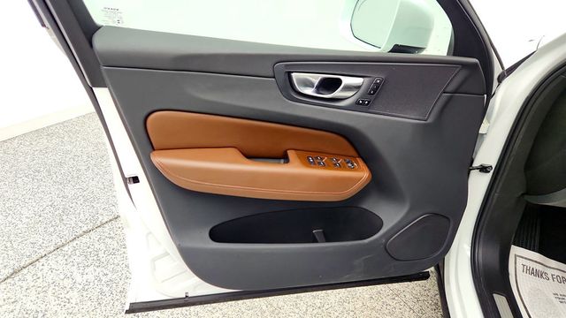 2023 Volvo XC60 B5 AWD Plus Bright Theme w/ Climate Package - 23015736 - 10