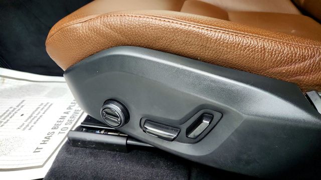 2023 Volvo XC60 B5 AWD Plus Bright Theme w/ Climate Package - 23015736 - 11