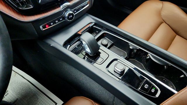 2023 Volvo XC60 B5 AWD Plus Bright Theme w/ Climate Package - 23015736 - 16