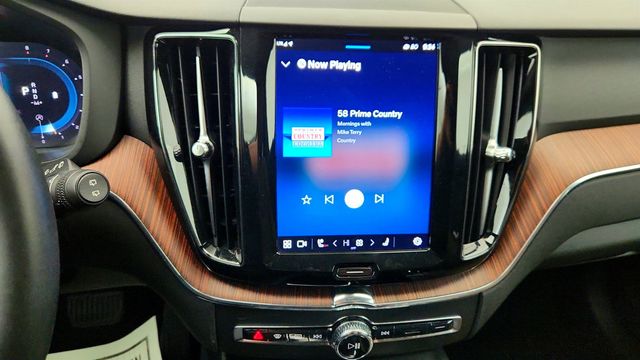 2023 Volvo XC60 B5 AWD Plus Bright Theme w/ Climate Package - 23015736 - 17