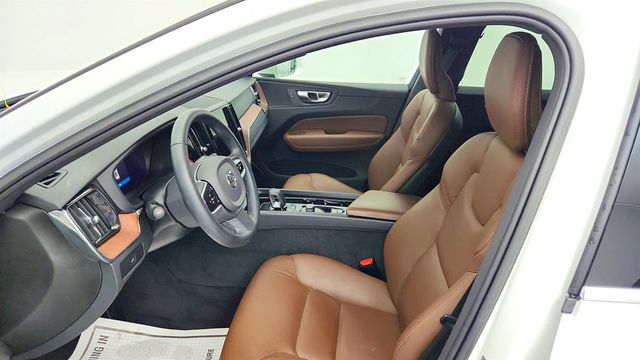 2023 Volvo XC60 B5 AWD Plus Bright Theme w/ Climate Package - 23015736 - 19