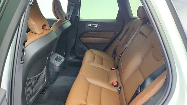 2023 Volvo XC60 B5 AWD Plus Bright Theme w/ Climate Package - 23015736 - 20