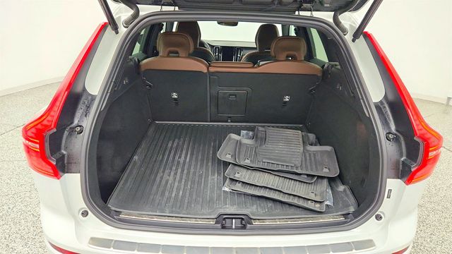 2023 Volvo XC60 B5 AWD Plus Bright Theme w/ Climate Package - 23015736 - 21