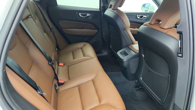 2023 Volvo XC60 B5 AWD Plus Bright Theme w/ Climate Package - 23015736 - 22