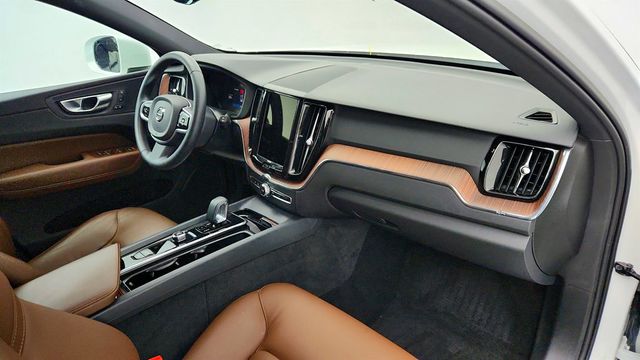 2023 Volvo XC60 B5 AWD Plus Bright Theme w/ Climate Package - 23015736 - 24