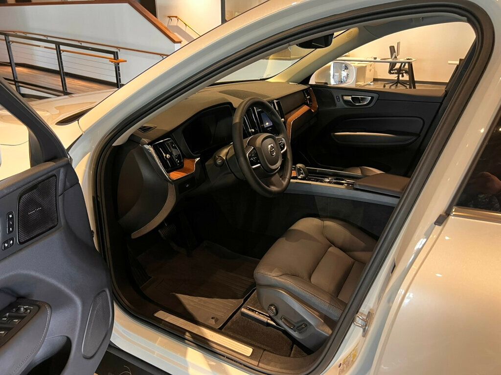 2023 Volvo XC60 B5/AWD/Plus/ClimatePkg/HarmonKardonSound/HomeLink/PanoRoof/NAV - 22997649 - 15