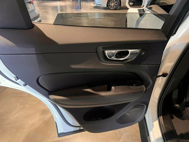 2023 Volvo XC60 B5/AWD/Plus/ClimatePkg/HarmonKardonSound/HomeLink/PanoRoof/NAV - 22997649 - 23