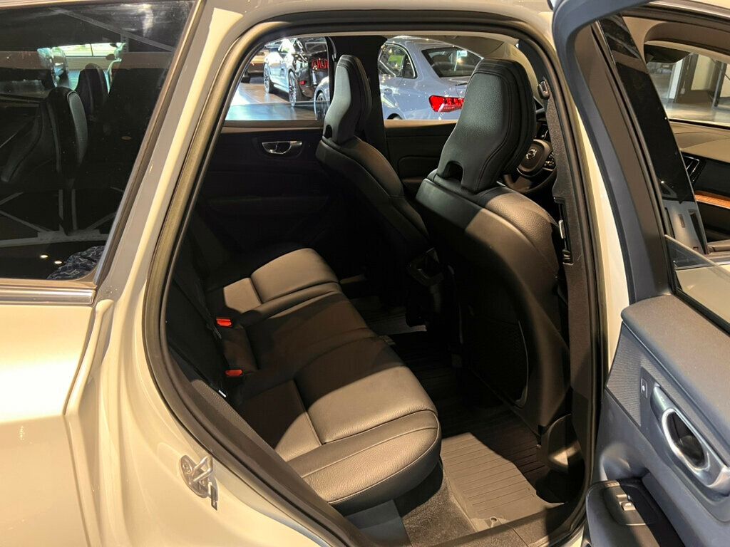 2023 Volvo XC60 B5/AWD/Plus/ClimatePkg/HarmonKardonSound/HomeLink/PanoRoof/NAV - 22997649 - 28