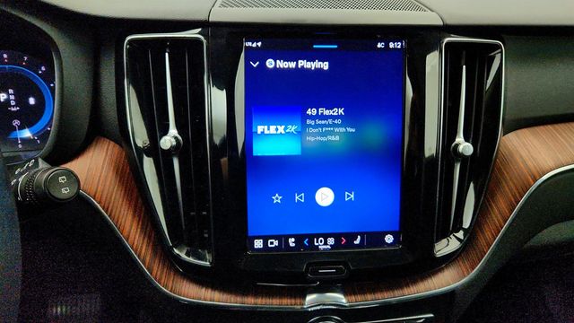 2023 Volvo XC60 B5 AWD Plus Dark Theme - 23035589 - 17