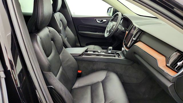 2023 Volvo XC60 B5 AWD Plus Dark Theme - 23035589 - 23