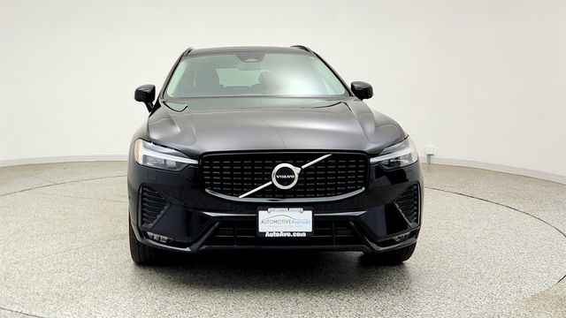 2023 Volvo XC60 B5 AWD Plus Dark Theme w/ 20'' Wheels, h/k Audio & Climate Pkg - 23035589 - 1