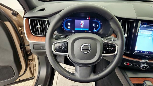 2023 Volvo XC60 B5 AWD Plus Dark Theme w/ Climate Package - 23015739 - 13