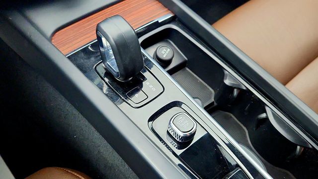 2023 Volvo XC60 B5 AWD Plus Dark Theme w/ Climate Package - 23015739 - 16