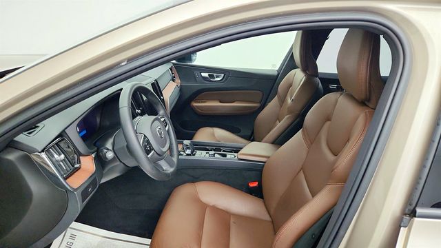 2023 Volvo XC60 B5 AWD Plus Dark Theme w/ Climate Package - 23015739 - 19