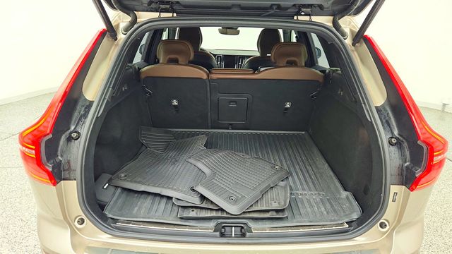 2023 Volvo XC60 B5 AWD Plus Dark Theme w/ Climate Package - 23015739 - 21