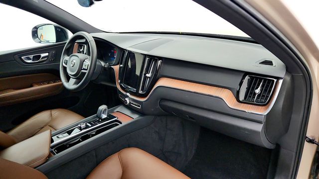 2023 Volvo XC60 B5 AWD Plus Dark Theme w/ Climate Package - 23015739 - 24